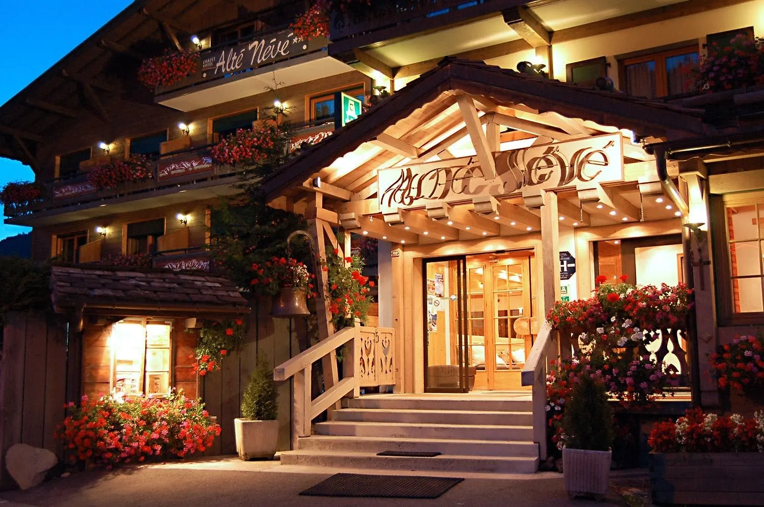 Hotel Neve Morzine 3*,
